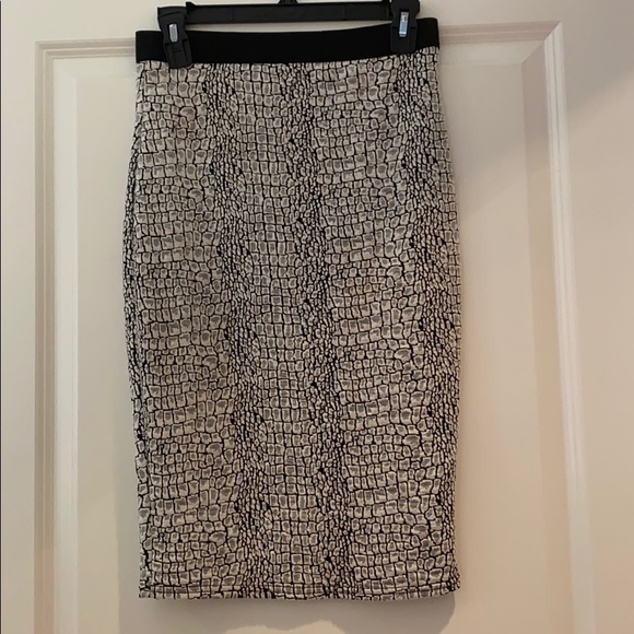Black and white scale stretch pencil skirt - Picture 3 of 4